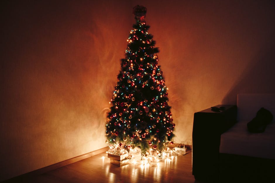 Tinsel-infused tidings: Insightful Christmas tree quotes to sparkle your Instagram feed