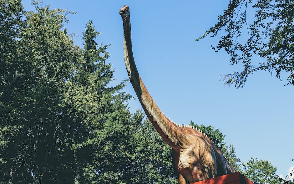 Roar with Creativity: Ideas for Customizing and Personalizing⁢ Your Dinosaur⁤ Party Hats